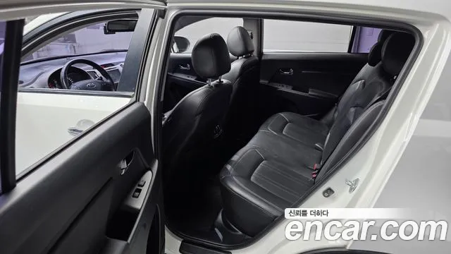 Kia Sportage — фото 11
