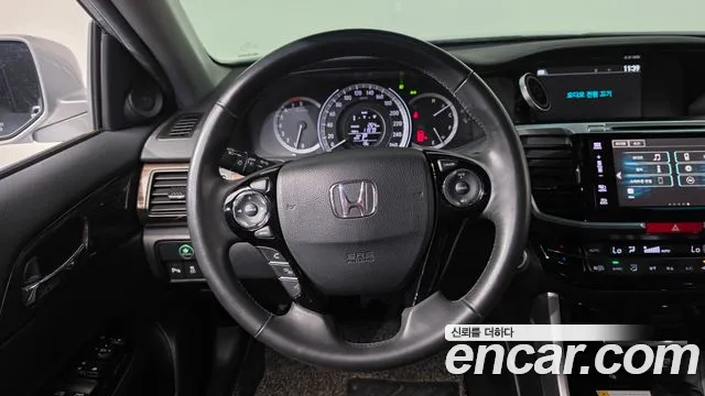Honda Accord — фото 12