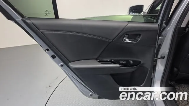 Honda Accord — фото 25