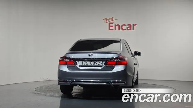 Honda Accord — фото 3