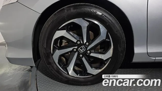 Honda Accord — фото 4