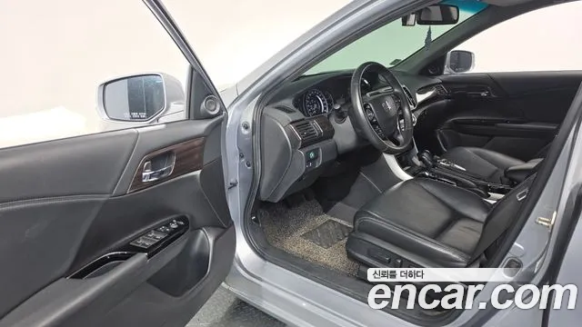Honda Accord — фото 9