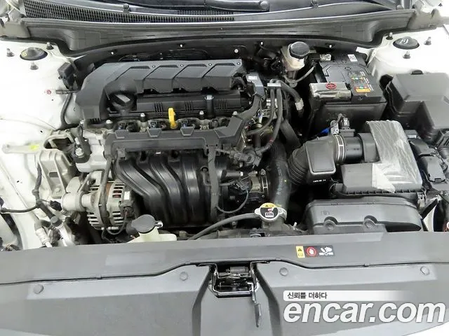 Hyundai Avante — фото 20