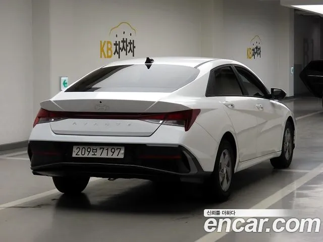 Hyundai Avante — фото 4