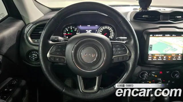 Jeep Renegade — фото 12