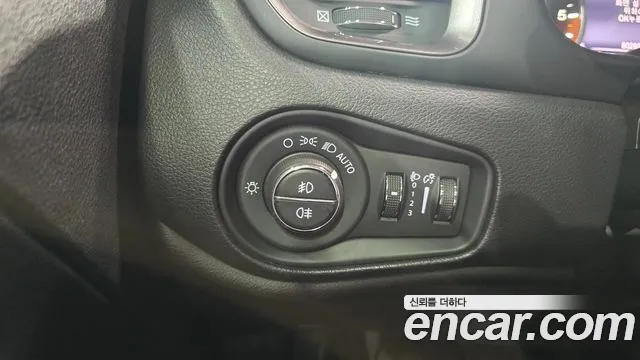 Jeep Renegade — фото 14