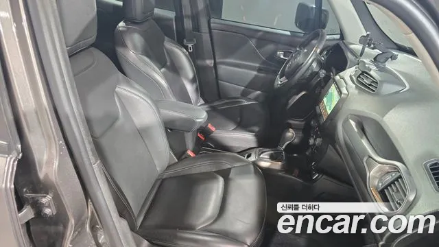 Jeep Renegade — фото 19