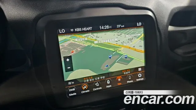 Jeep Renegade — фото 10
