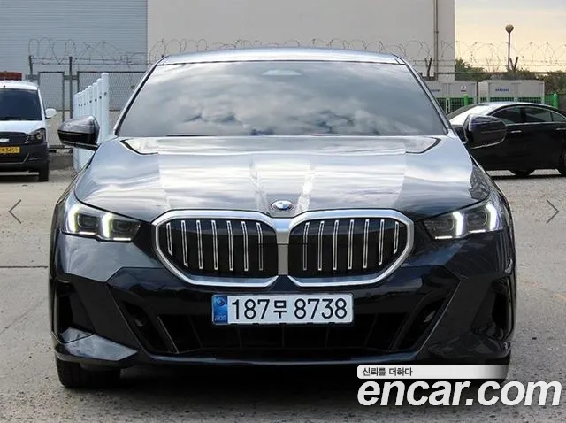 BMW 5-Series — фото 1