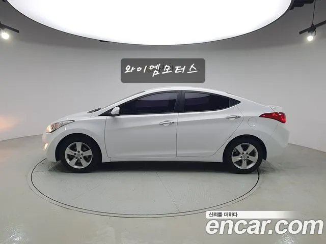 Hyundai Avante — фото 19