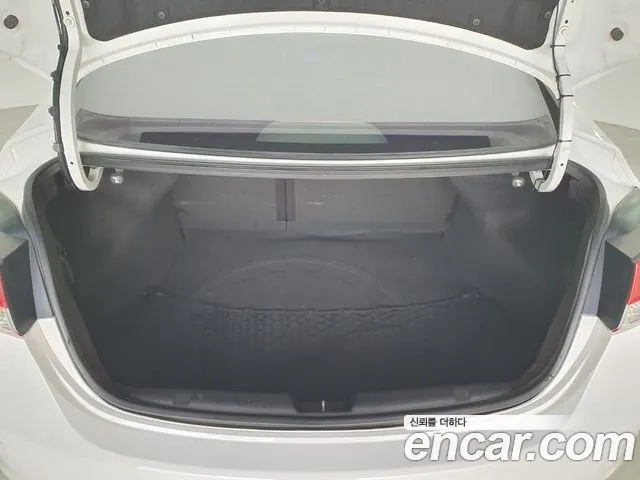 Hyundai Avante — фото 20