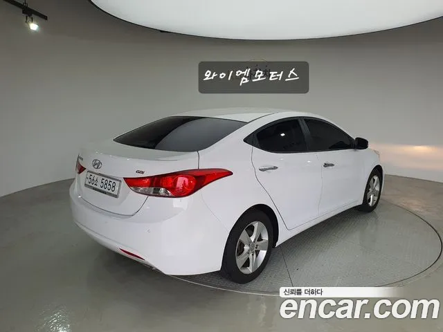 Hyundai Avante — фото 2