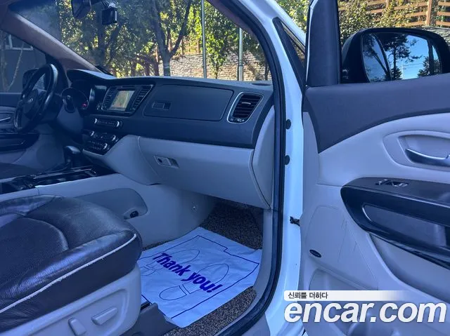 Kia Carnival — фото 11