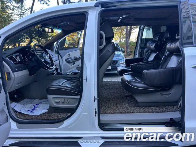 Kia Carnival — фото 12
