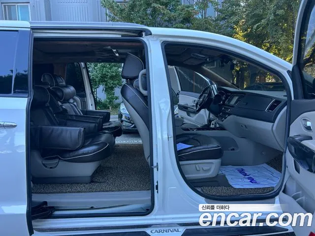 Kia Carnival — фото 13
