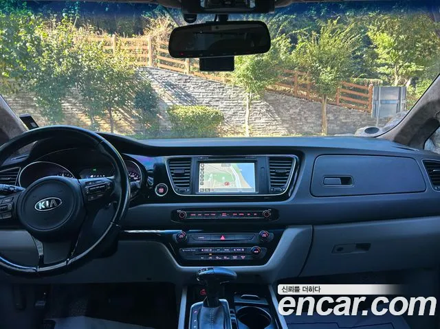 Kia Carnival — фото 14