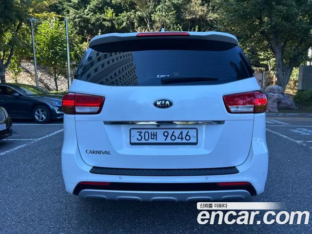 Kia Carnival — фото 4