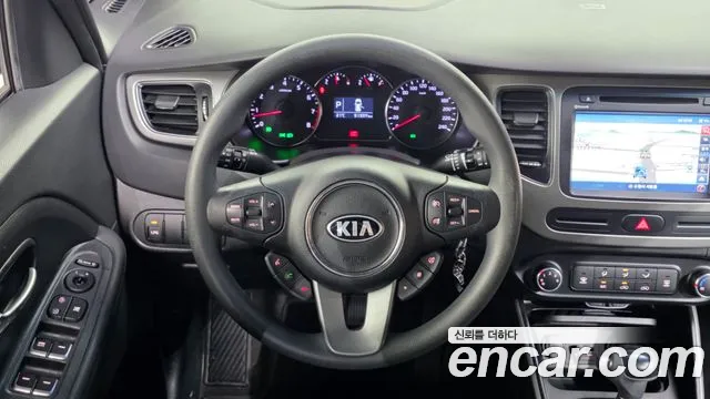 Kia Carens — фото 13
