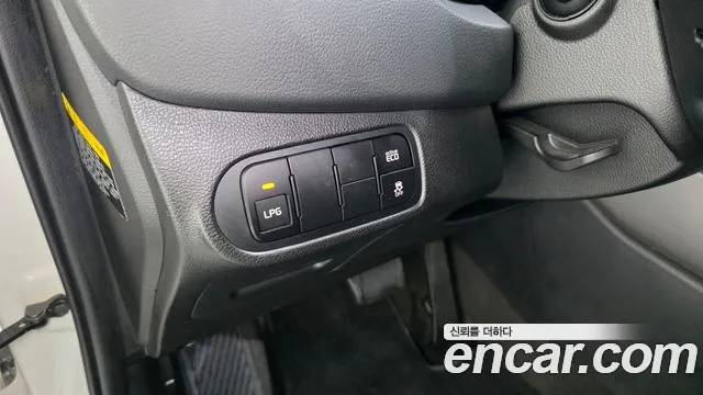 Kia Carens — фото 16