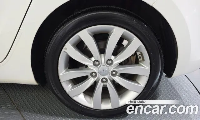 Kia Carens — фото 21