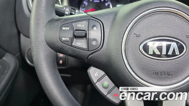 Kia Carens — фото 31