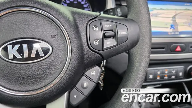 Kia Carens — фото 32