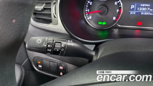 Kia Carens — фото 33