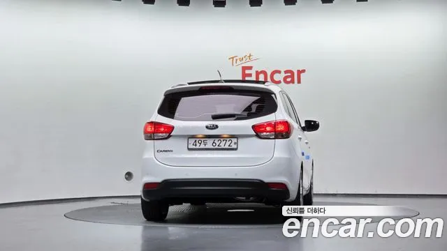 Kia Carens — фото 4