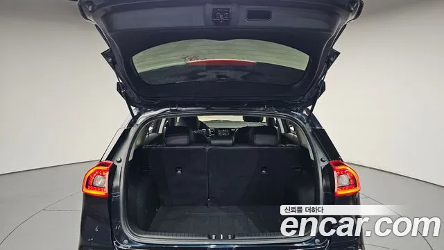 Kia Niro — фото 31