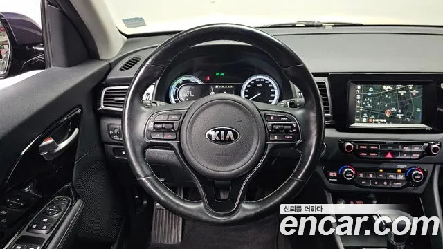 Kia Niro — фото 12