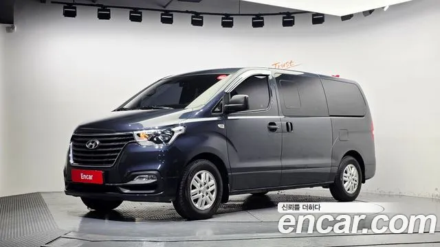 Hyundai Starex — фото 1