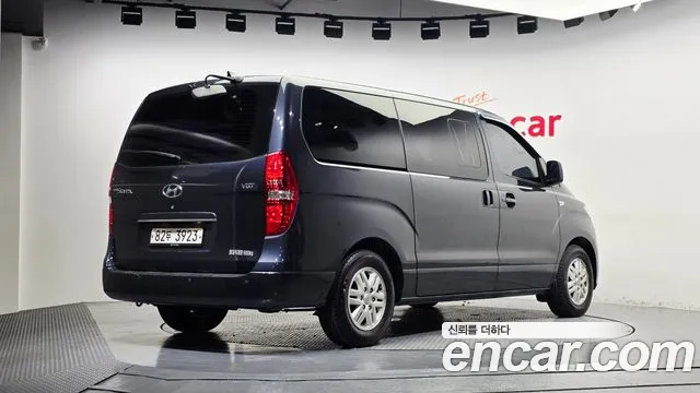 Hyundai Starex — фото 2
