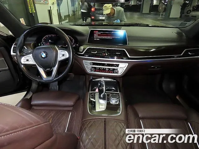 BMW 7-Series — фото 10