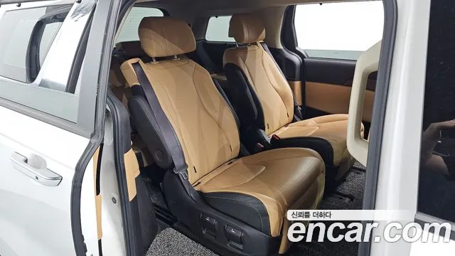 Kia Carnival — фото 10