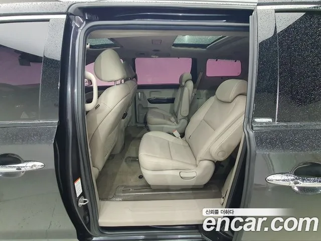 Kia Carnival — фото 11