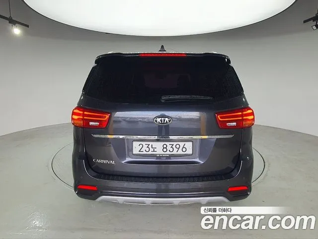 Kia Carnival — фото 4