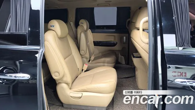 Kia Carnival — фото 11