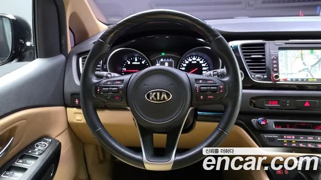 Kia Carnival — фото 12