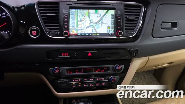 Kia Carnival — фото 13