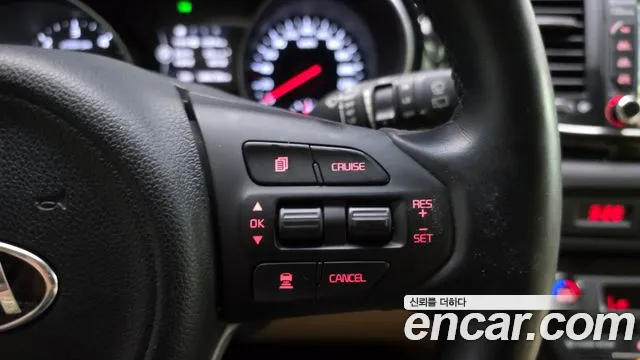 Kia Carnival — фото 16