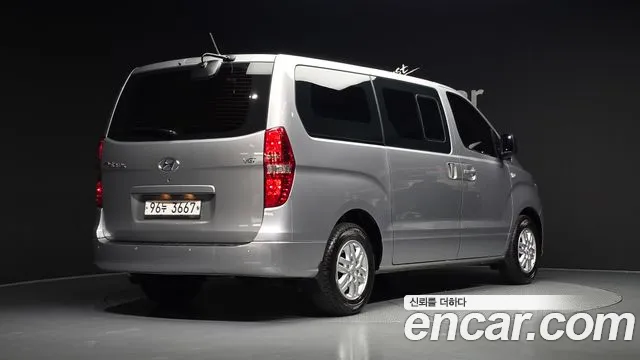 Hyundai Starex — фото 1
