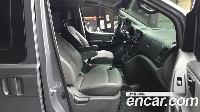 Hyundai Starex — фото 10