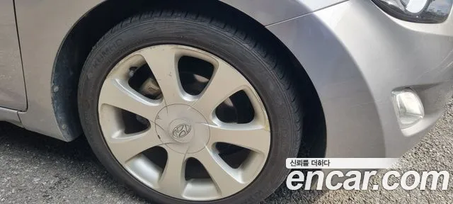 Hyundai Avante — фото 12