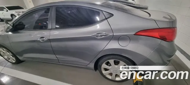 Hyundai Avante — фото 3