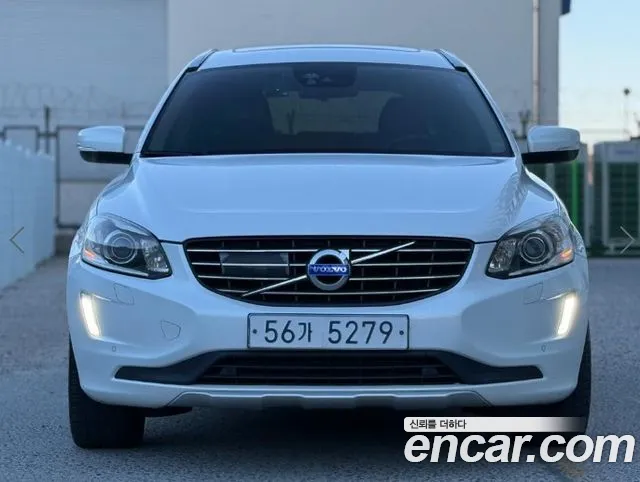 Volvo XC60 — фото 1