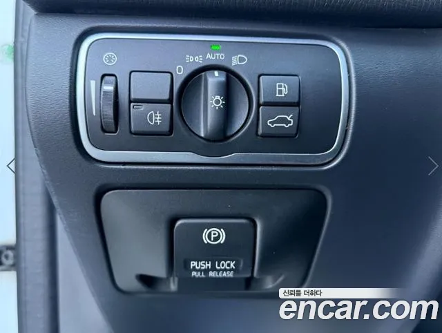 Volvo XC60 — фото 11