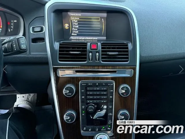 Volvo XC60 — фото 12