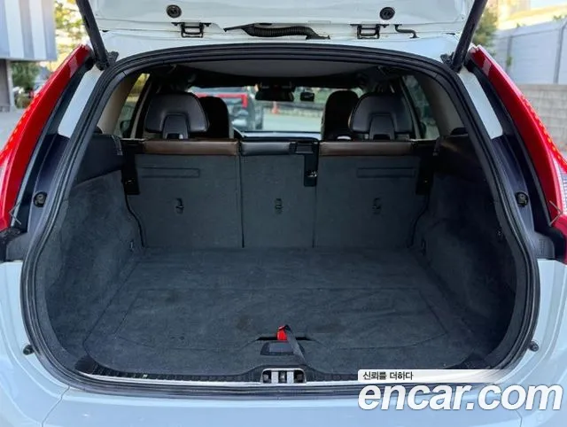 Volvo XC60 — фото 18