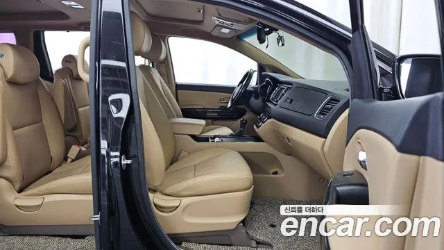 Kia Carnival — фото 11