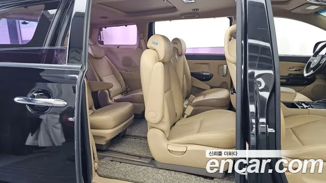 Kia Carnival — фото 12